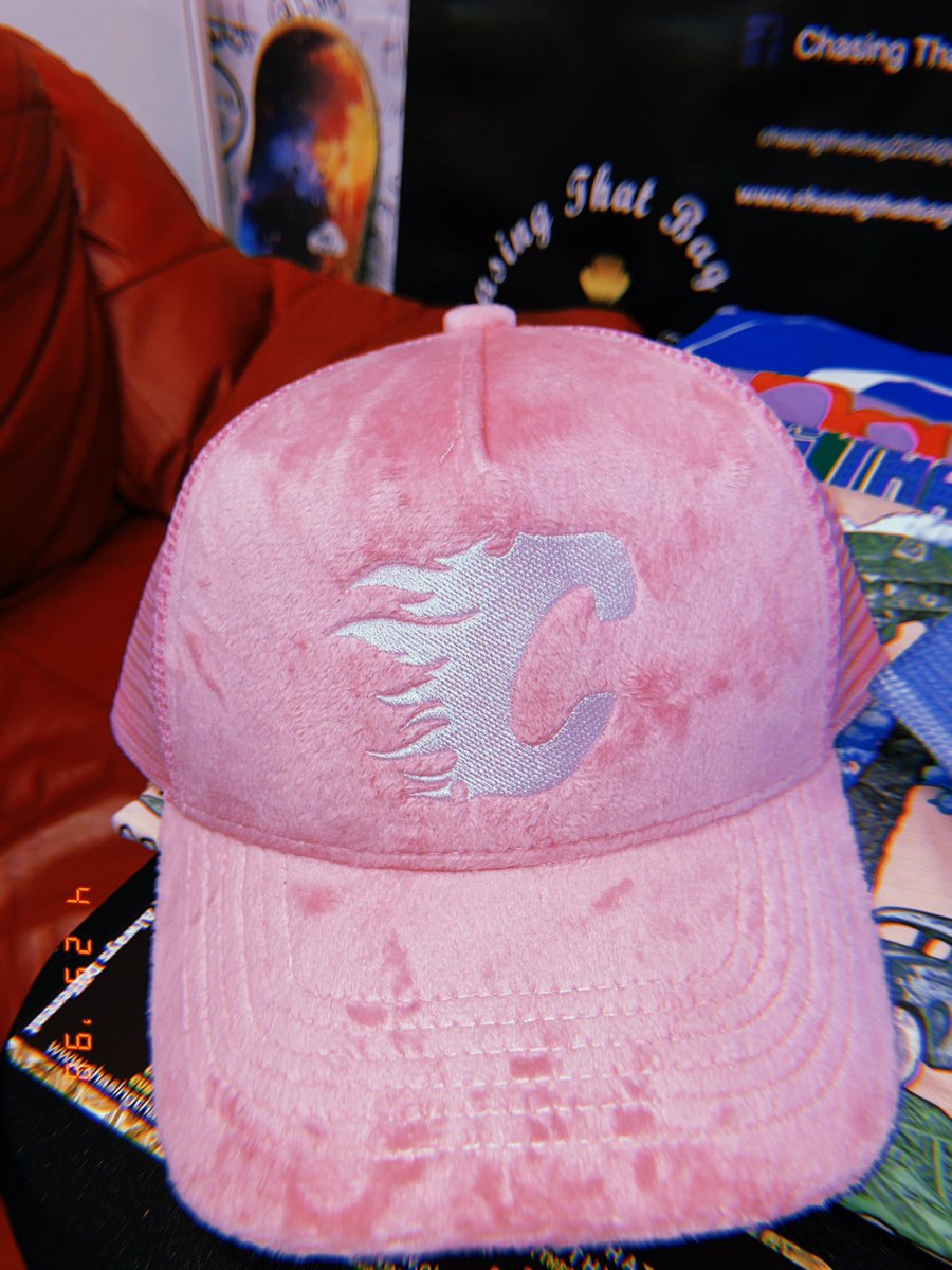 MoneybagTim_'s tweet photo. New @Chasingthatbag1 “Fire” Embroidered Velvet Trucker Hats Now Available💰🏃🏾‍♂️🔥

Order Yours Now While Supplies Last💰🏃🏾‍♂️🔥
💰LINK IN BIO💰🏃🏾‍♂️
💰
💰 https://t.co/30ChtIwTm8
💰
💰Ready To Ship💰🏃🏾‍♂️🫡
💰📸: Wise View Photography https://t.co/jSV4beA1a0
