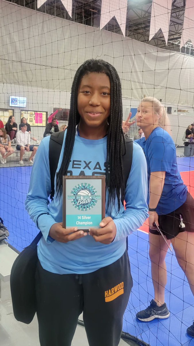 Vonny_T's tweet photo. Once upon a time I went full on Mom Life and not just any mom VOLLEYBALL MOM. T'was a noble experience. My baby loved it πβπ½β€οΈπ We'll be back for the next Club Seasonβπ½#clubVolleyball #14s #texasimage #work #newbie #momlife #volleyball #thekid https://t.co/HWyxcgcz87