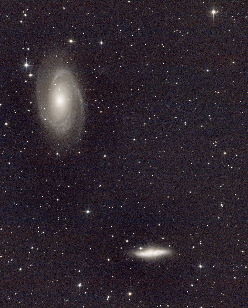 AlastairFox's tweet photo. There are galaxies everywhere! The Great Galactic Face in Markarian’s Chain, the Pinwheel Galaxy, the Whirlpool Galaxy and finally Bode’s Galaxy &amp; the Cigar Galaxy. https://t.co/vexw1r371P