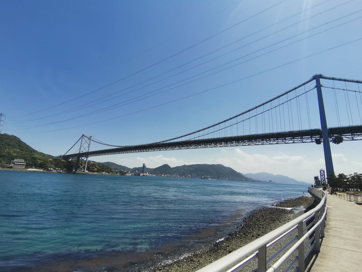 suncrysta's tweet photo. この海の下を歩いて渡った先は、福岡県北九州市。全長780ｍ、通行料、人無料、自転車等20円。激安🎉
#下関 #関門海峡 #関門トンネル人道 https://t.co/xOJYXzNh6x