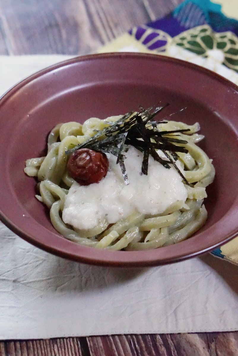 VSoisoi's tweet photo. #oyaoya
さんの乾燥野菜を使った
乾燥ネギの練り込みうどんを作った🙌
次男もこねるの手伝ってくれたよ☺️
ネギ香るし緑だし
めっちゃええやん!美味しい!
こんどは違う野菜使って餃子の皮も作りたいなぁ
うどん作りは楽しくて美味しいからゴールデンウイークにおすすめ! https://t.co/eXF9IywOFW