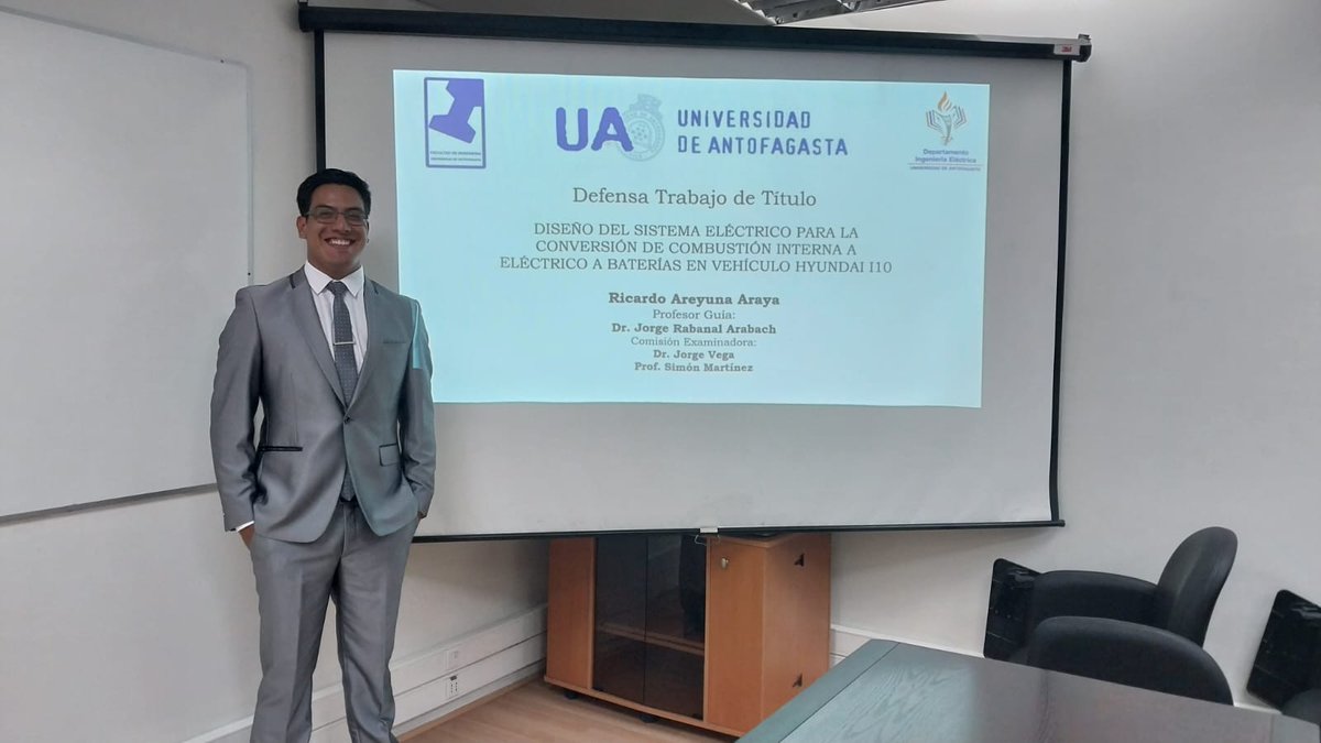 Hoy celebramos un nuevo titulado de Ing. Civil Eléctrica <a href="/udeantofagasta/">Universidad de Antofagasta</a>. Ricardo Areyuna Araya ha logrado nota de aprobación 5,6 por su aporte en la reconversión de vehículos de combustión a eléctricos. Felicitaciones!!  🥳👏 <a href="/caiee_ua/">CAIEE UA</a> #Antofagasta <a href="/radiouantof/">Radio Universidad de #Antofagasta</a>