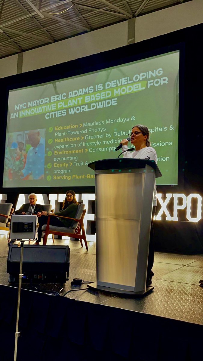 animalrightsyay's tweet image. Speaking at #plantedexpo in Toronto this weekend about @NYCMayor 
#EricAdams’ exemplary plant based initiatives.

We had a huge, inspirational @Plant_Treaty team. Co-panelists #ReganRussell’s dad Bill, Nital and Riana #HSICanada