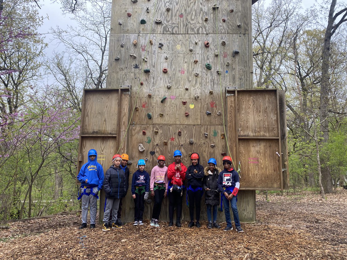 AlyssaZajack's tweet photo. Our 6th Grade AVID students had a great day on their field trip yesterday! Even though it rained all day we made the best of it! #teambuilding #rockwall  @AVIDMWStates @AVID4College https://t.co/pO9YBczkv8