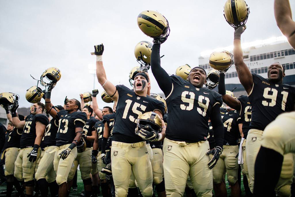 After a great call with <a href="/CoachJuice17/">Coach Juice</a> I’m blessed to receive my 7th D1 offer from Army West Point! #GoArmy <a href="/ArmyWP_Football/">Army Football</a> <a href="/DrinkallCoach/">Matthew Drinkall</a> <a href="/ONeaglesFB/">Olathe North FB</a> <a href="/ChrisGomez54/">Chris Gomez</a>