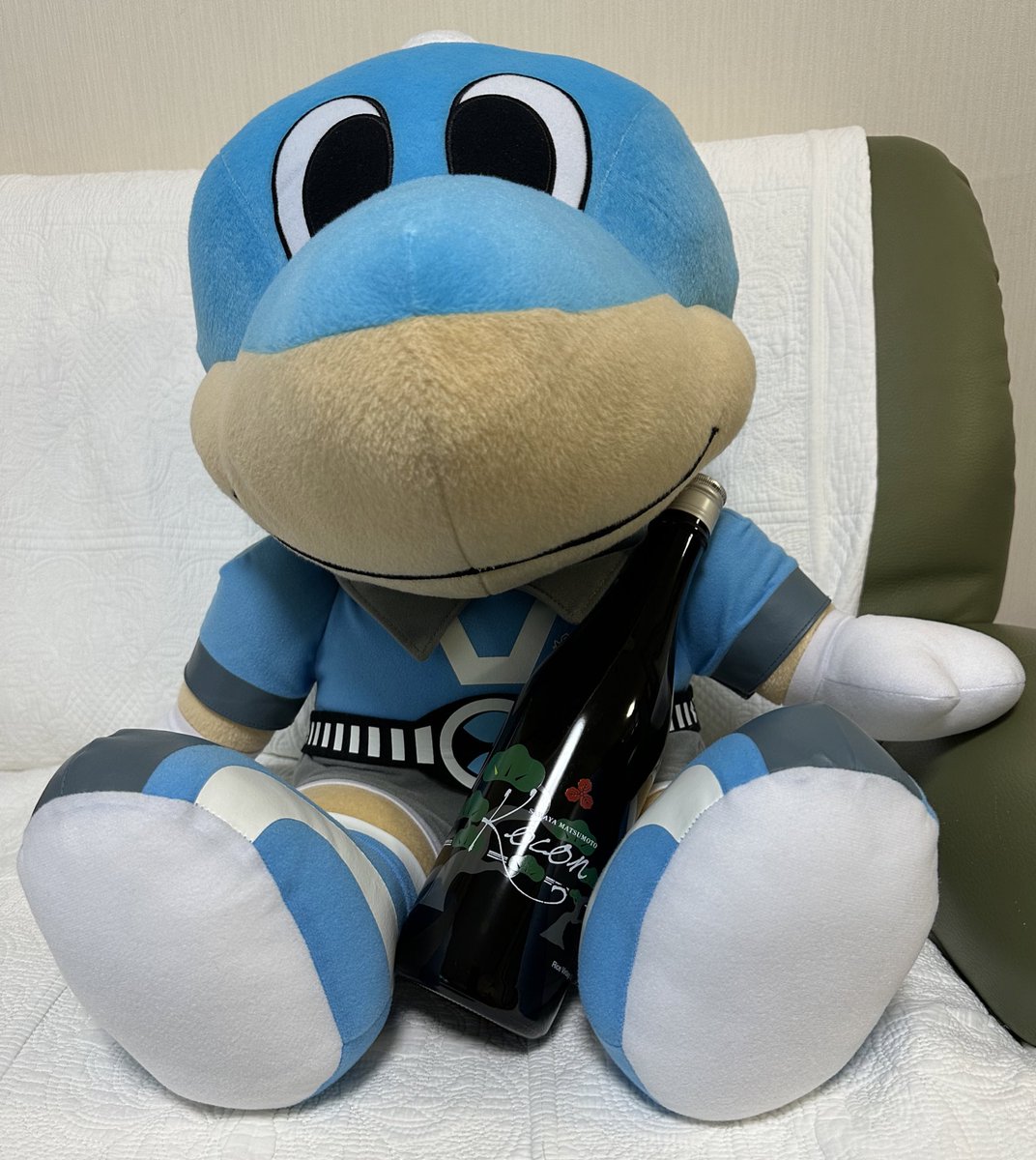 HyperTabigarasu's tweet photo. 今日は実家でDAZN観戦。
スタメン発表が待ち遠しいなぁ😃
それと、対戦相手⚽️京都にちなんだお酒を用意しました♪
いろいろ楽しみ😊
#澤屋まつもと
#Kocon https://t.co/vxINwr9AKx