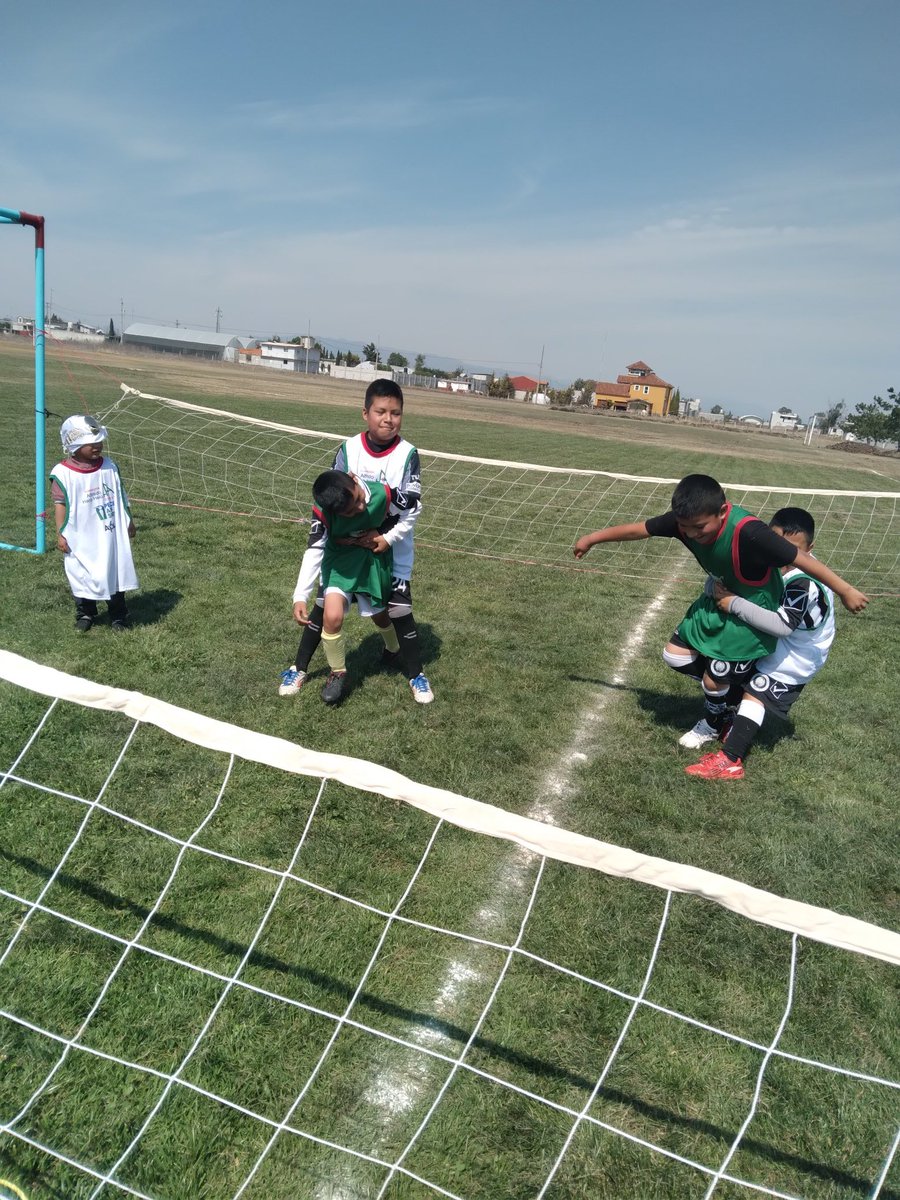 Edithsosa75's tweet photo. S&amp;S activando chicos grandes y pequeños, gracias @FAHHdeporte https://t.co/hitsd7YBYy
