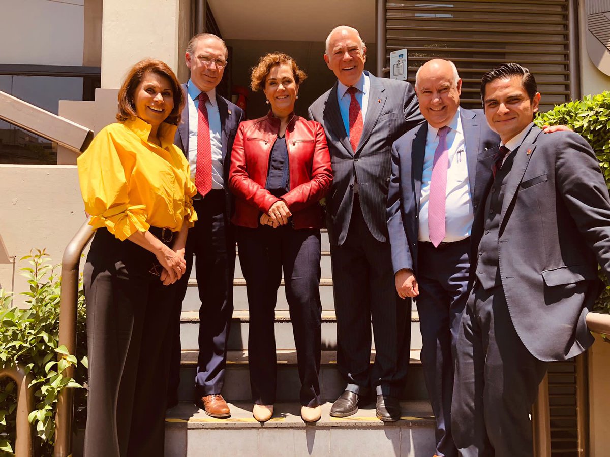 FerLlergo's tweet image. Segunda edición de  @MediaLab_UP de la Escuela de Comunicación.“Reinventando el presente, un espacio para la disrupción”, como   Con la información se pueden generar agentes disruptivos y proponer nuevos paradigmas ¡Gracias @heraldodemexico! ¡Gracias @A_Gurria! ¡Felicidades!