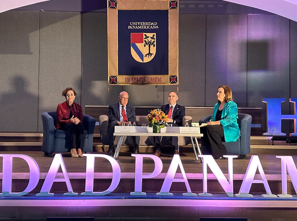 FerLlergo's tweet image. Segunda edición de  @MediaLab_UP de la Escuela de Comunicación.“Reinventando el presente, un espacio para la disrupción”, como   Con la información se pueden generar agentes disruptivos y proponer nuevos paradigmas ¡Gracias @heraldodemexico! ¡Gracias @A_Gurria! ¡Felicidades!