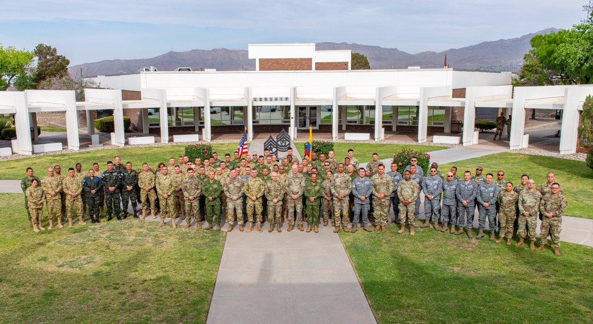 JefeArc's tweet photo. El Programa Integral para Suboficiales de Alta Jerarquía No. 18 continúa con su visita a unidades del @Southcom, esta vez desde @FortBlissTexas, adquiriendo nuevos conocimientos a bordo de la @FortBlissNCOA. https://t.co/BIB898OTNF