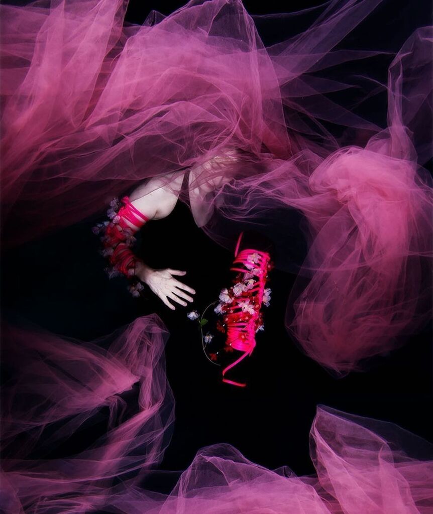 AgreeableAgony's tweet photo. Reposted @underwater_erenashimoda One of the transformative moments is to let go of fear and be courageous.
🧜♀️ @statisticaloddity Breast cancer survivor
📷 @underwater_erenashimoda @underwater_shibari @ikelite
#shibari #shibariart #japaneserope #kinba… https://t.co/LjvSTDfvjB https://t.co/YaMSfwpIFQ