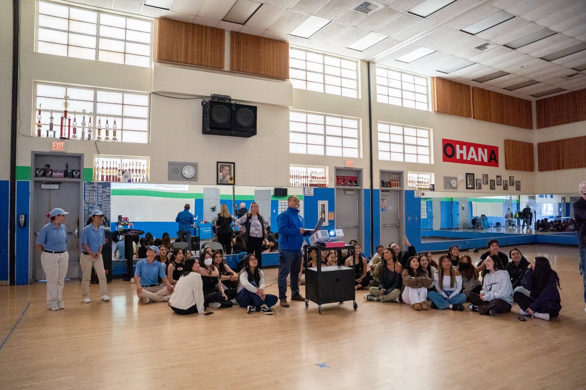 SUHSD's tweet photo. Congratulations to Eastlake High's Dance Choreographer and Teacher of the Year, Mrs. Kristin Greenway-August for being selected a winner of @sdhondadealers' #RandomActsofHelpfulness! Thank you for your dedication to educating and inspiring the next generation of dancers! https://t.co/6nayUWmH6t