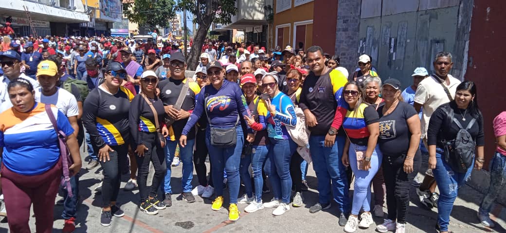 Desde el estado Sucre, trabajadores de Unipso Fuses en total apoyo a nuestro Presidente Obrero Nicolás Maduro.

#TrabajadoresConMaduro
#SucrePuebloTrabajador

@NicolasMaduro @GPintoVzla @Unipso_Fuses