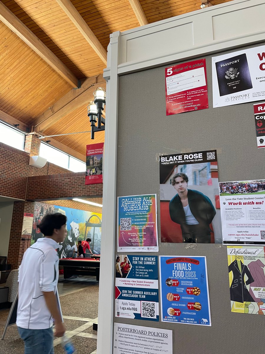 Jennychenzzz's tweet photo. Spotted some @BlakeRoseMusic in Grady College and Tate Student Center at UGA 🤭😮‍💨🫶🏻

#UniversityofGeorgia #UGA #UniversityofGA #BlakeRose #NewMusic #NewMusicFriday #NewMusic2023 #NewMusicDaily #NewMusicAlert #pop #College #FinalsWeek https://t.co/fNekNEvHEl
