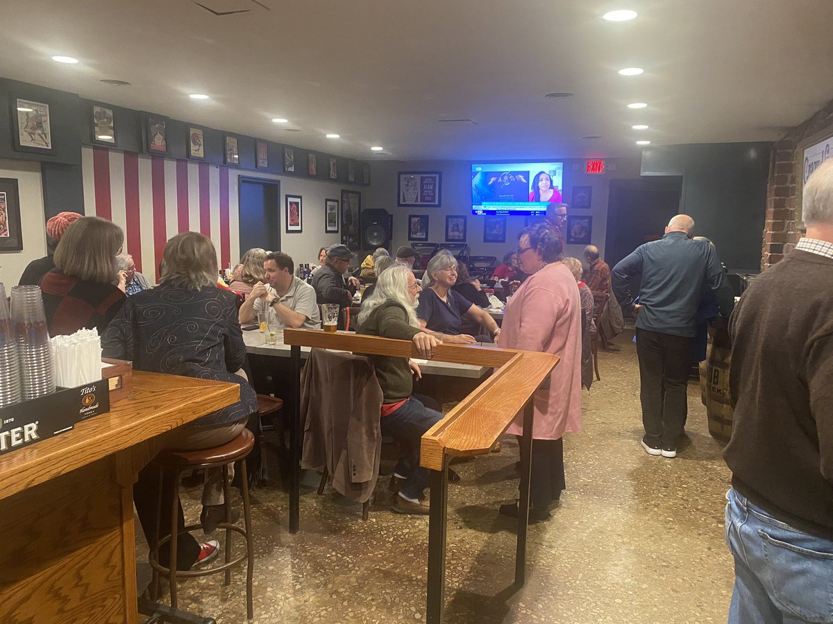 BenteBout's tweet photo. at Crazy Horse following Susan Sandburg tonight for mayoral elections with @egdesantis https://t.co/RjTBOTgZJ7