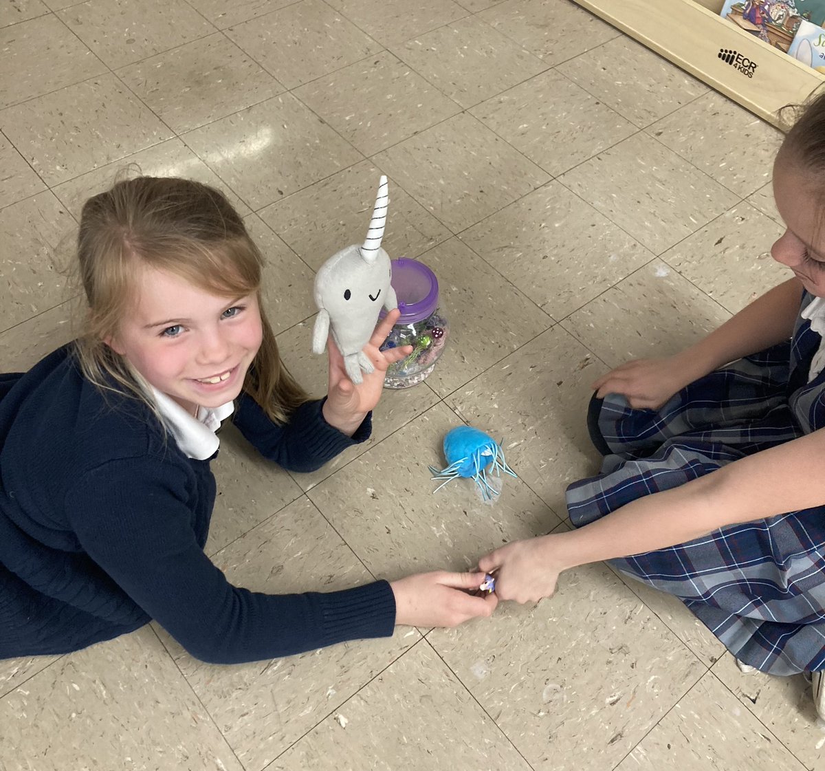 MrsBarlowSTJ's tweet photo. K is for Kids Day! They suggested ideas &amp; then voted on which activity they wanted. They chose to bring in something from home, so they had time to share with friends this afternoon. https://t.co/uWu4VDTwEG