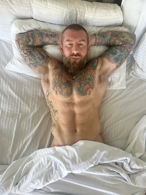 Joshua Hopkins - Come chat with me. 💬 https://t.co/5q04gHSTyk https://t.co/pKSzNOgnLm