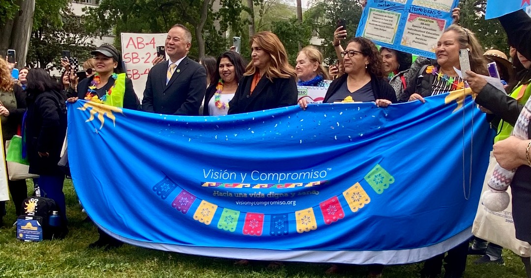 QuirkSilvaCA's tweet photo. 👏🎉 Thank you to @promotorasvyc for rallying to support immigrant rights, incl. #AB723! Your tireless efforts for our community inspire us. 💪🌟 #VisionYCompromiso #CommunityFirst #EquityAndJustice https://t.co/5lkyOBnFk7