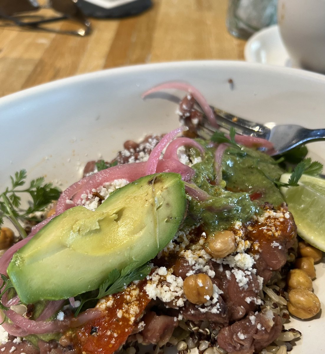LindaSivertsen's tweet photo. Bed office. Kitchen office. Office office. Dog bed &amp; backyard office. Today it’s #TrueFoodOffice. Love this place—&amp; their new bowls. 🥰🥗 #bookmama #havecomputerwilltravel https://t.co/nzT2NJ1l7n