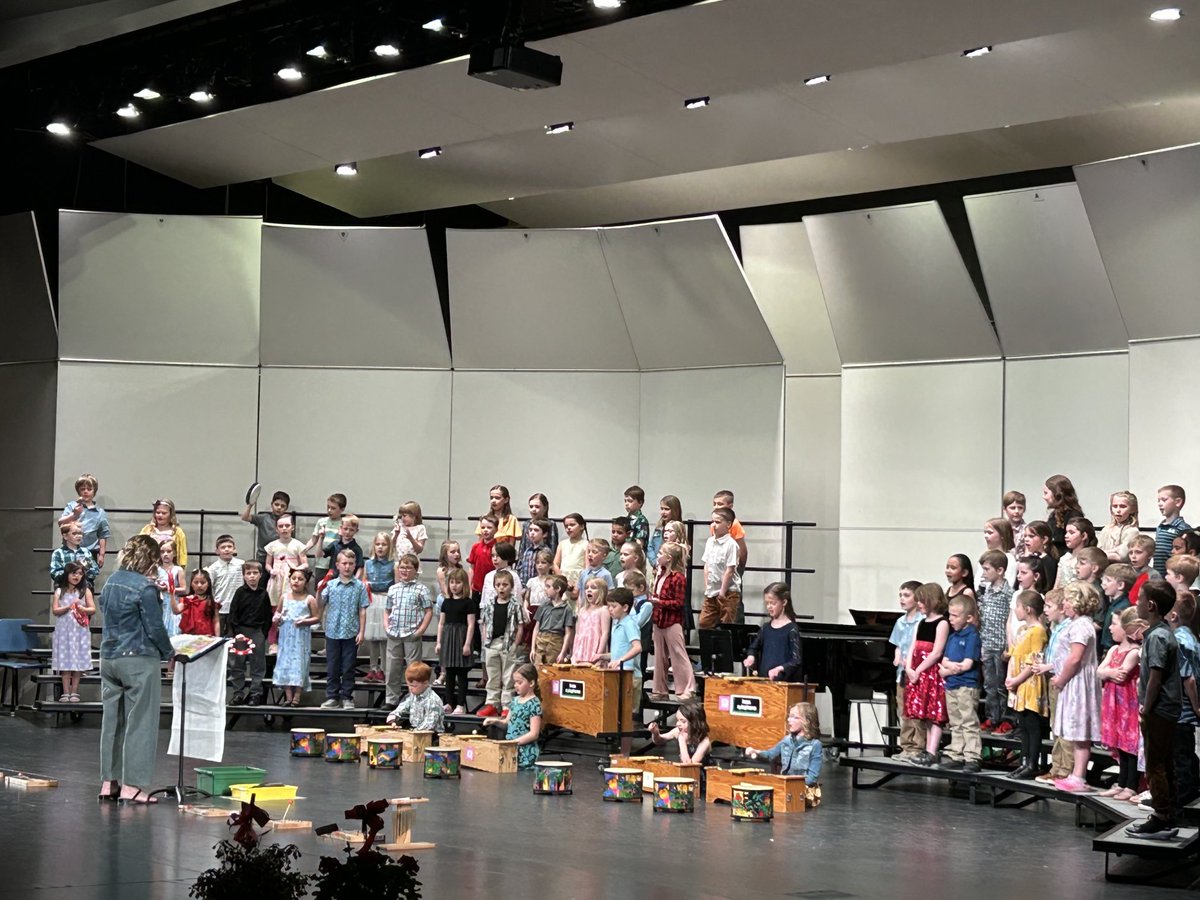 1st grade kicking off the night singing and “ jumping with joy”
⁦<a href="/52101news/">Decorah News</a>⁩ 
⁦<a href="/DecorahSchools/">Decorah Community School District</a>⁩