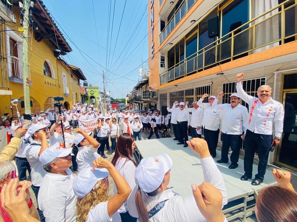 1 de Mayo 2023: El comité de la D-I-58 participó en el desfile conmemorativo por el “Día del Trabajo 2023”, que se llevó a cabo en la ciudad de Xalapa, Ver.

#SoySNTE56
#𝗟𝗮𝗨𝗻𝗶𝗱𝗮𝗱𝗡𝘂𝗲𝘀𝘁𝗿𝗮𝗙𝗼𝗿𝘁𝗮𝗹𝗲𝘇𝗮🙋‍♀️🙋‍♂️✅