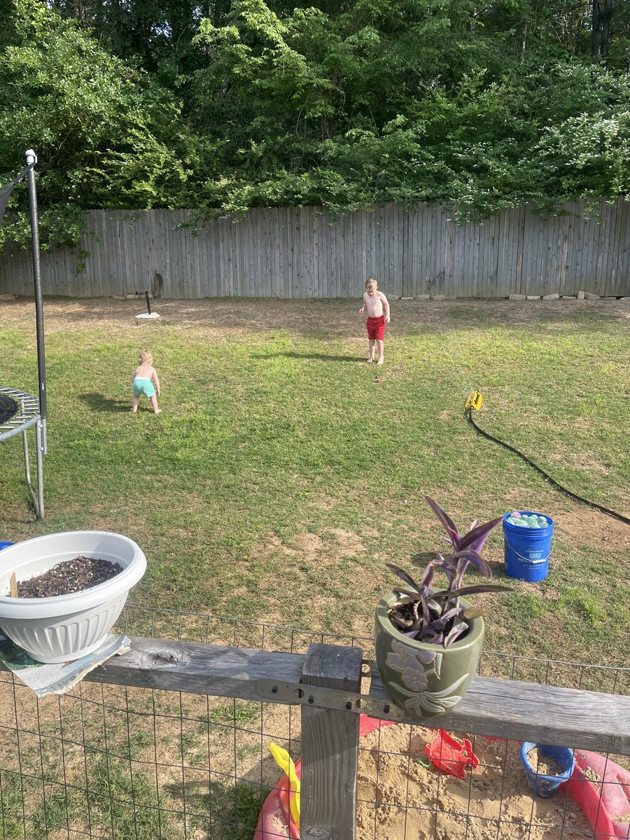 Rerli2's tweet photo. @SR_Wadlet Water balloons and sprinklers https://t.co/ZRrdPUgikh