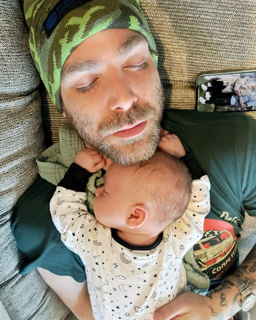 xzinft's tweet image. Slight nap, back to the bag 💰