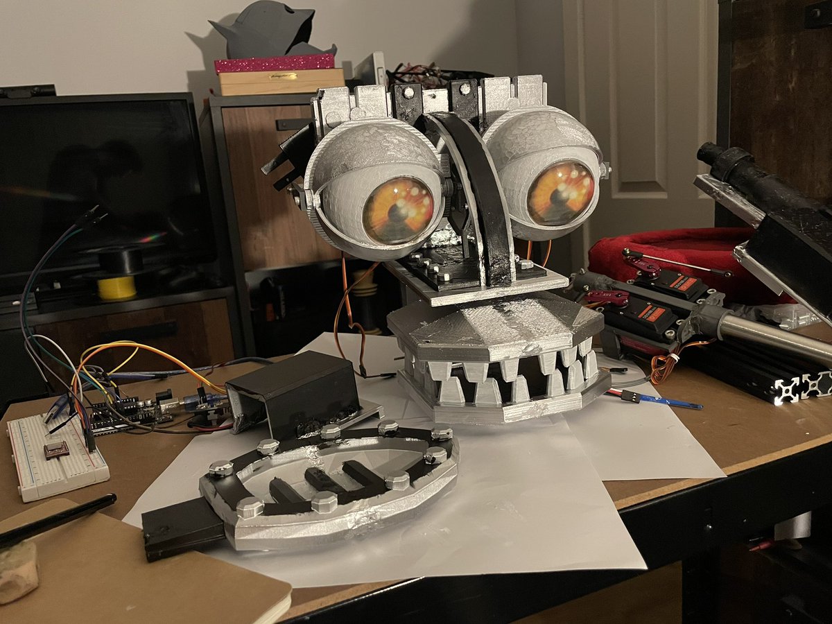 Smith_Robotics's tweet image. These are some of the animatronics we have built from just one year into making animatronics. Here is Withered Foxy our newest member. You can check out more on our YouTube channel, m.youtube.com/@smithrobotics…