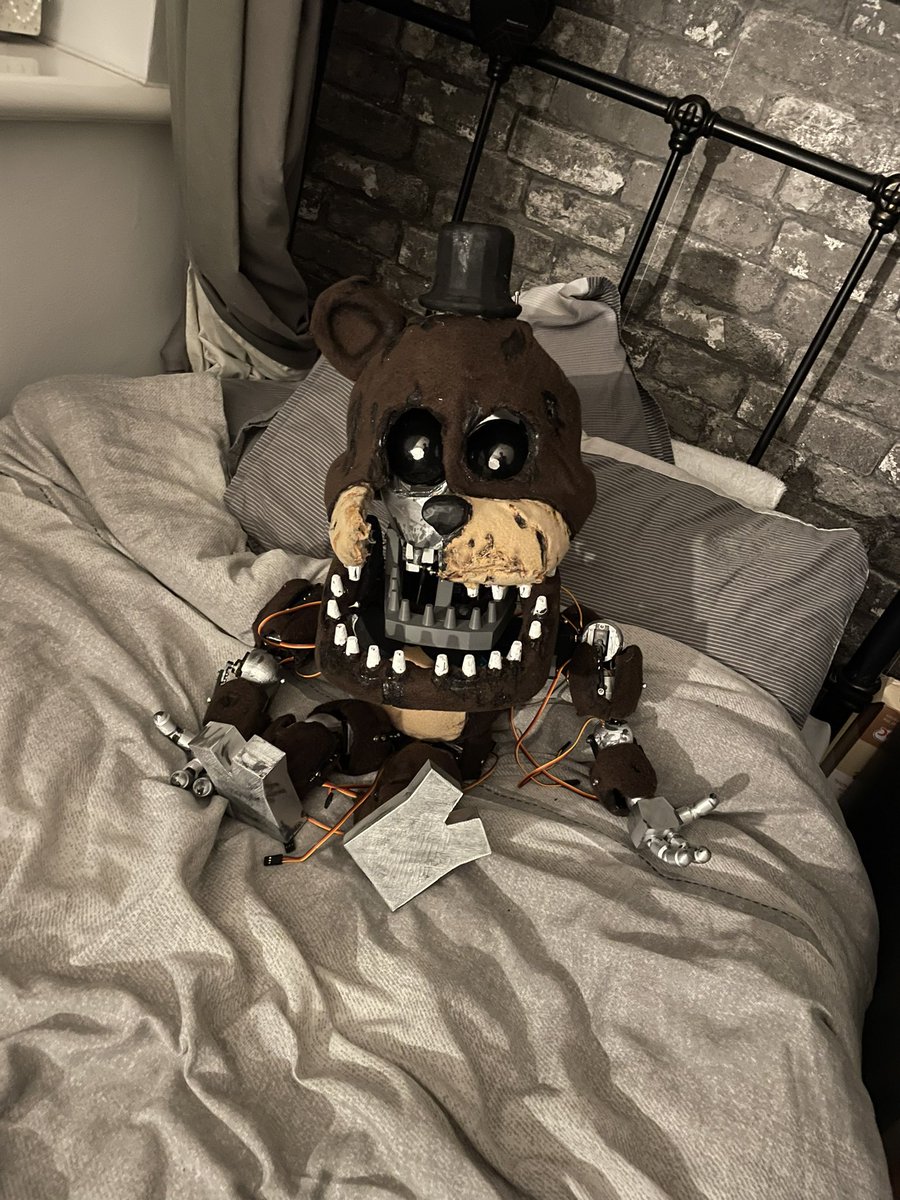 Smith_Robotics's tweet image. These are some of the animatronics we have built from just one year into making animatronics. Here is Withered Foxy our newest member. You can check out more on our YouTube channel, m.youtube.com/@smithrobotics…