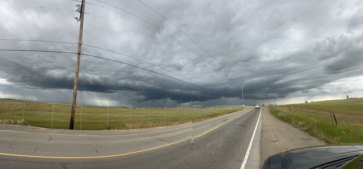 emttim's tweet photo. @NWSSacramento looking west from Rancho Cordova. #cawx #thunderstorm #wx https://t.co/d6C239Xx5U