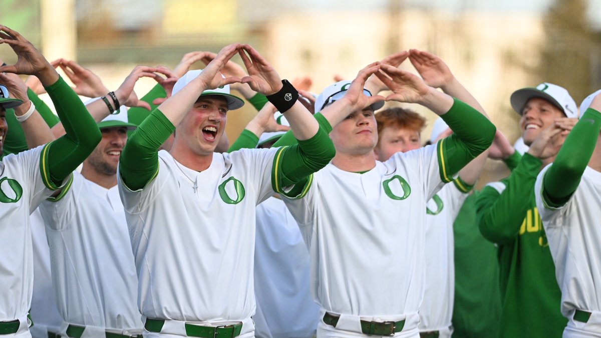 Pac12Network's tweet photo. We've got a MASSIVE Top 20 matchup tonight on #TuesdayNightBaseball 👀
⏰ 5:30pm PT
🆚 @OregonBaseball at @BeaverBaseball
📺 FREE on https://t.co/Wrxn5Zi1JG https://t.co/8ywkmABmHS