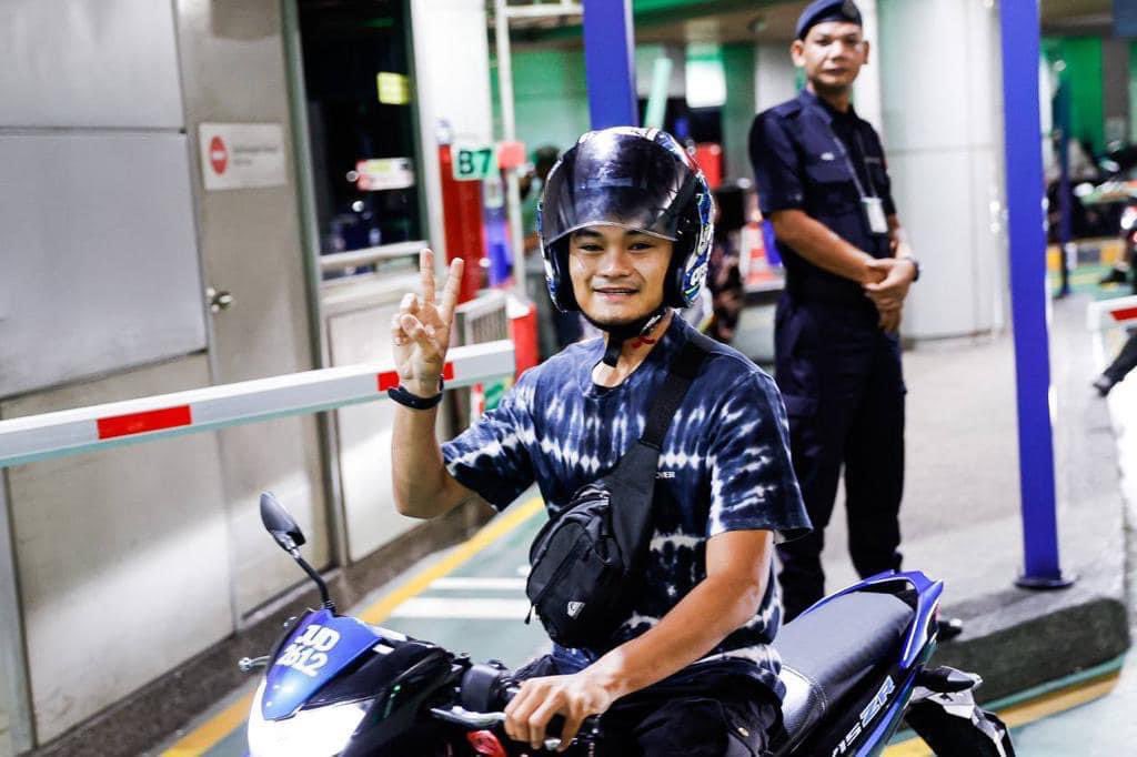 onnhafiz's tweet image. Syukur Alhamdulillah. Awal pagi tadi saya sempat meninjau lagi keadaan di Bangunan Sultan Iskandar (BSI). 

Saya yakin bahawa pemantauan dan koordinasi yang baik dapat mengurangkan isu kesesakan ini.

1/4