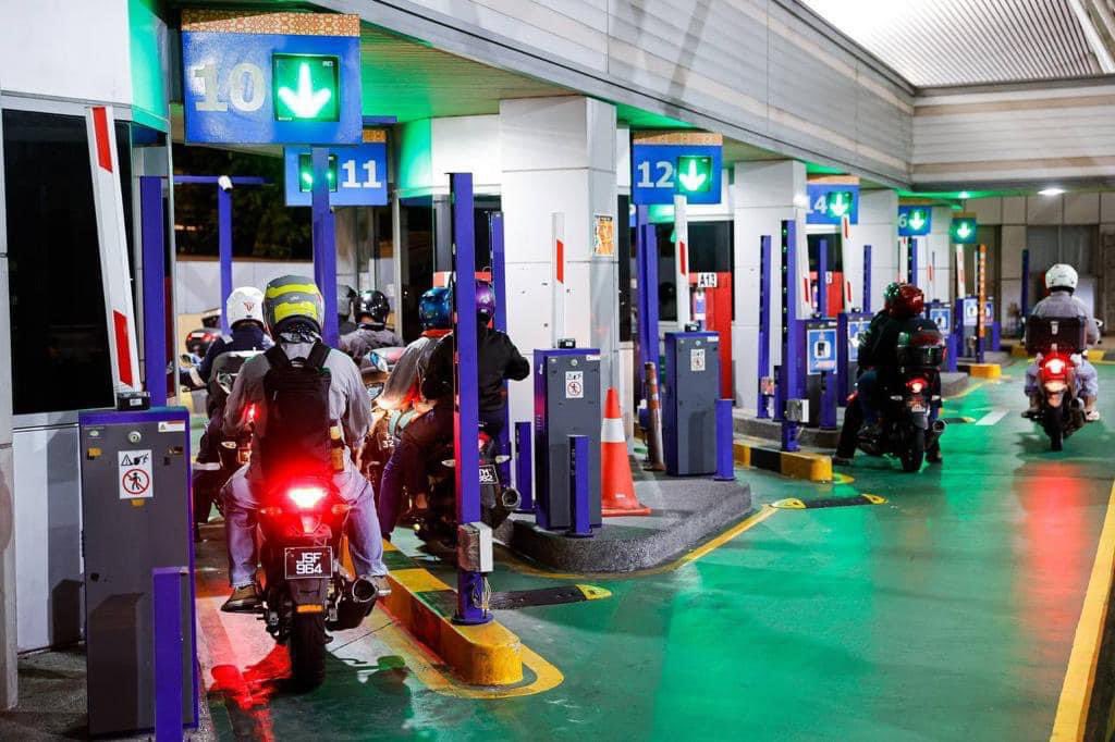 onnhafiz's tweet image. Syukur Alhamdulillah. Awal pagi tadi saya sempat meninjau lagi keadaan di Bangunan Sultan Iskandar (BSI). 

Saya yakin bahawa pemantauan dan koordinasi yang baik dapat mengurangkan isu kesesakan ini.

1/4