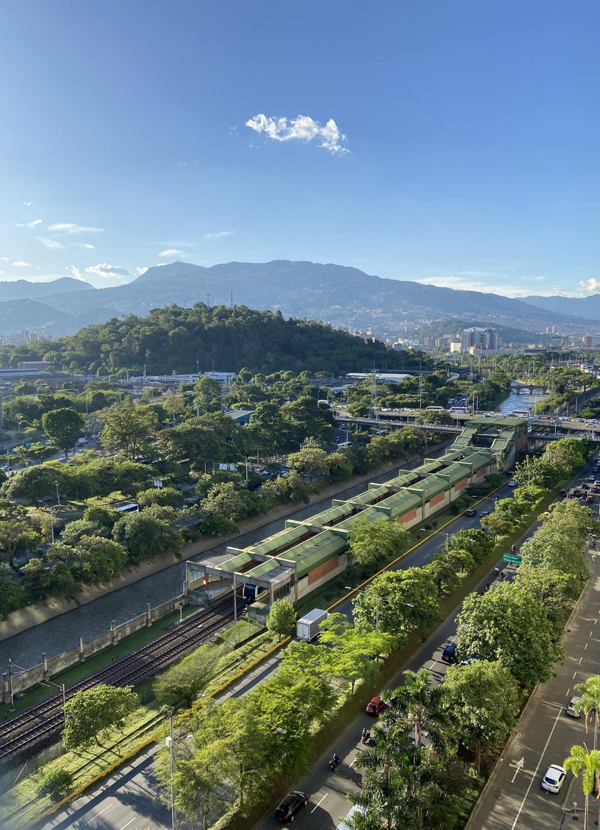 alejovahos's tweet photo. Medellín a veces es como bonita. https://t.co/Ks0TbRDdPz