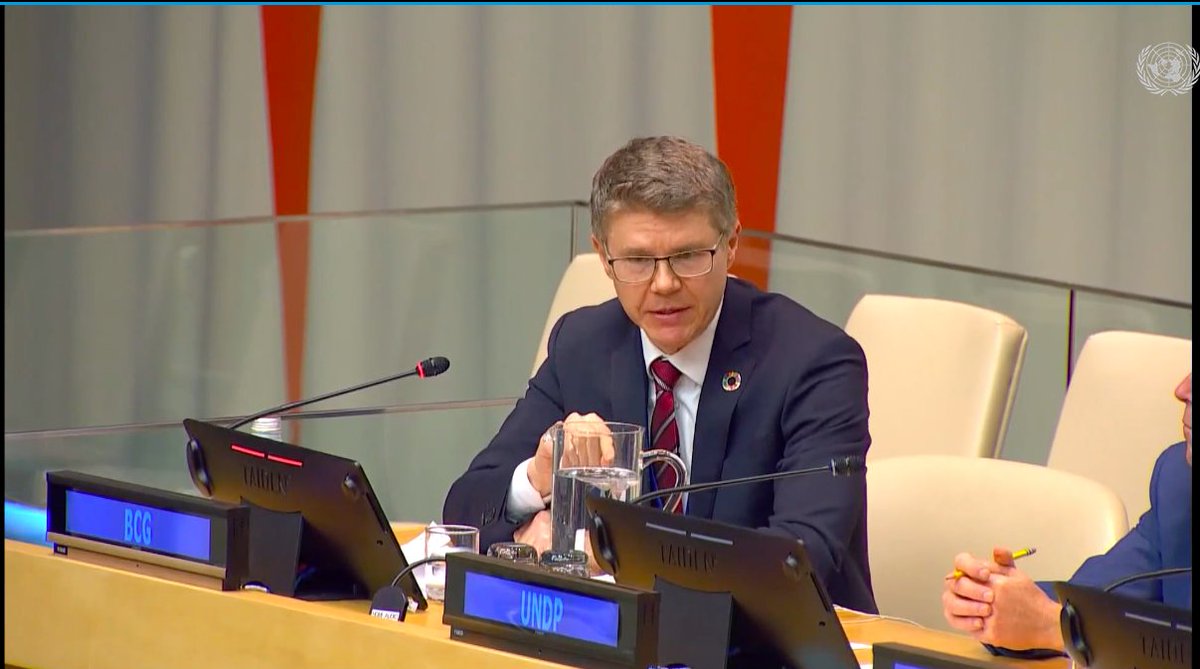 Local digital ecosystems are absolutely crucial. Without local capacities, we cannot expect AI to work well for the populations they serve, explains @UNDP's Chief Digital Officer @Robert_Opp.

📺 Watch the livestream: go.undp.org/XzfW

#AIforthePlanet