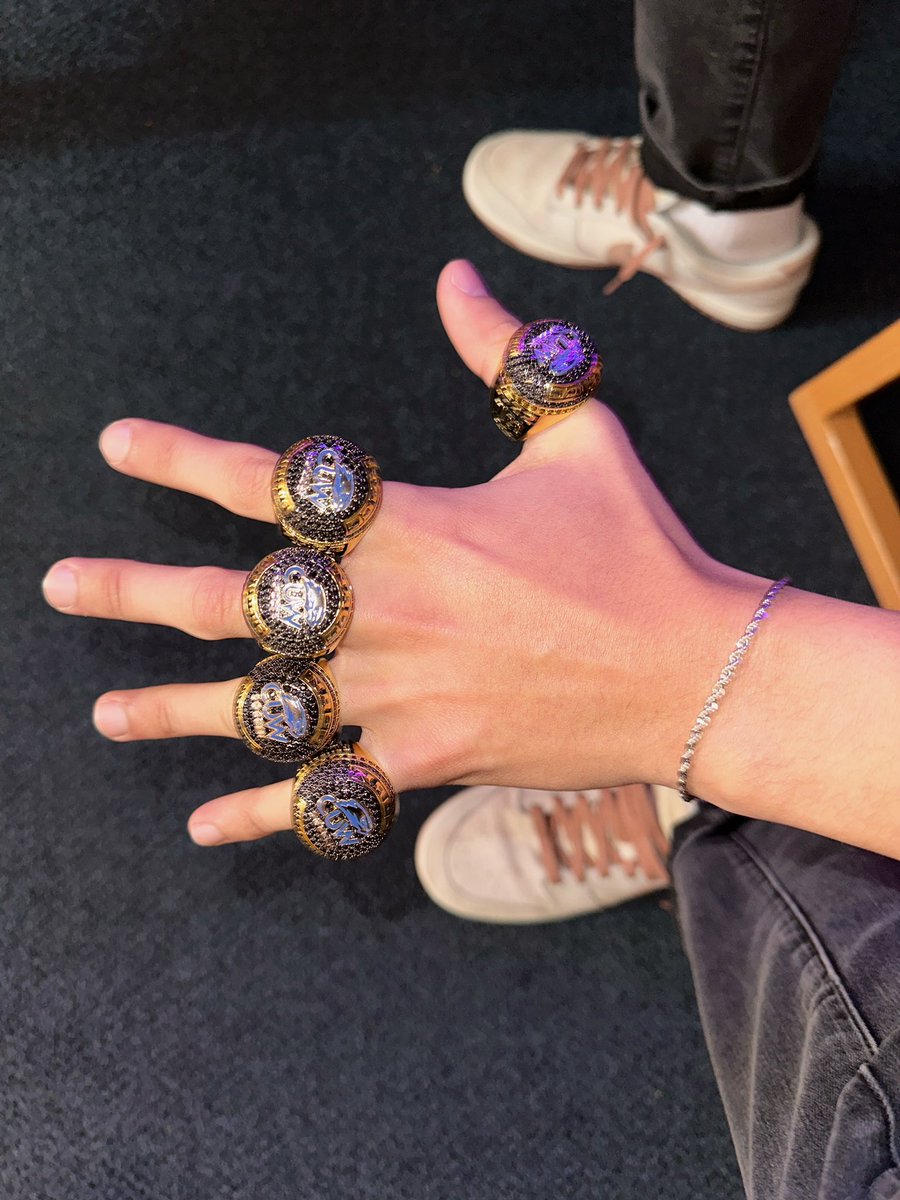 Hey_torres11's tweet photo. Ring sZn 💍 https://t.co/dO1RXfUEJE