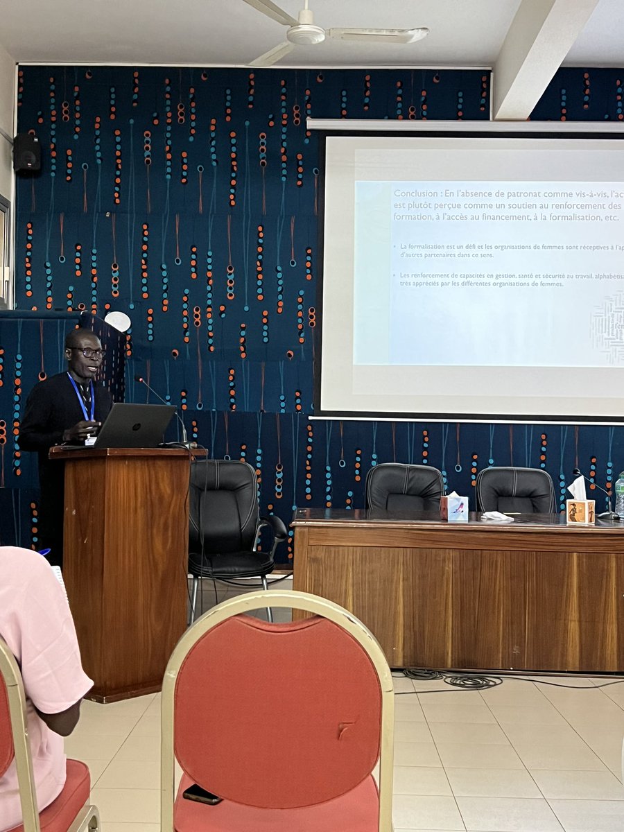Moustaphass's tweet photo. Ma communication à la conférence économique internationale de Dakar sur  Travail décent et actions syndicales chez les femmes du secteur informel. https://t.co/MYDVV9x6MR