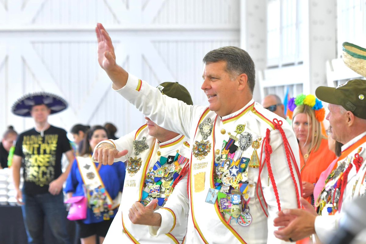 Ernie_Zuniga's tweet photo. Click on https://t.co/IFgaOjsYxK to learn more about Rey Feo LXXV John McFadden and his Diamond Jubilee reign.👑💎Sponsorship opportunities and unique Fiesta experiences are up for grabs. Proceeds fund scholarships for area students to attend college or trade school.🎓#RF75 https://t.co/Eo0jXBqFLJ