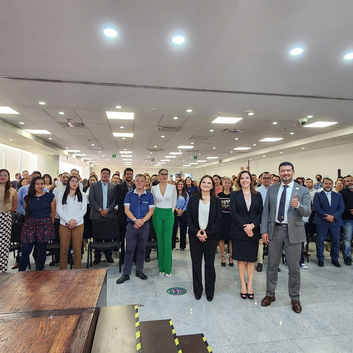 AdrianAlcala75's tweet photo. 📌 Esta tarde junto a mis colegas y amigas @bl_ibarra, @JulietDelrio y @JosefinaRomanV tuvimos una plática con el activo mas valioso que tiene el @INAImexico, nuestro capital humano, mujeres y hombres que todos los días trabajan para sacar adelante a la casa de la transparencia. https://t.co/r5xX515Qep