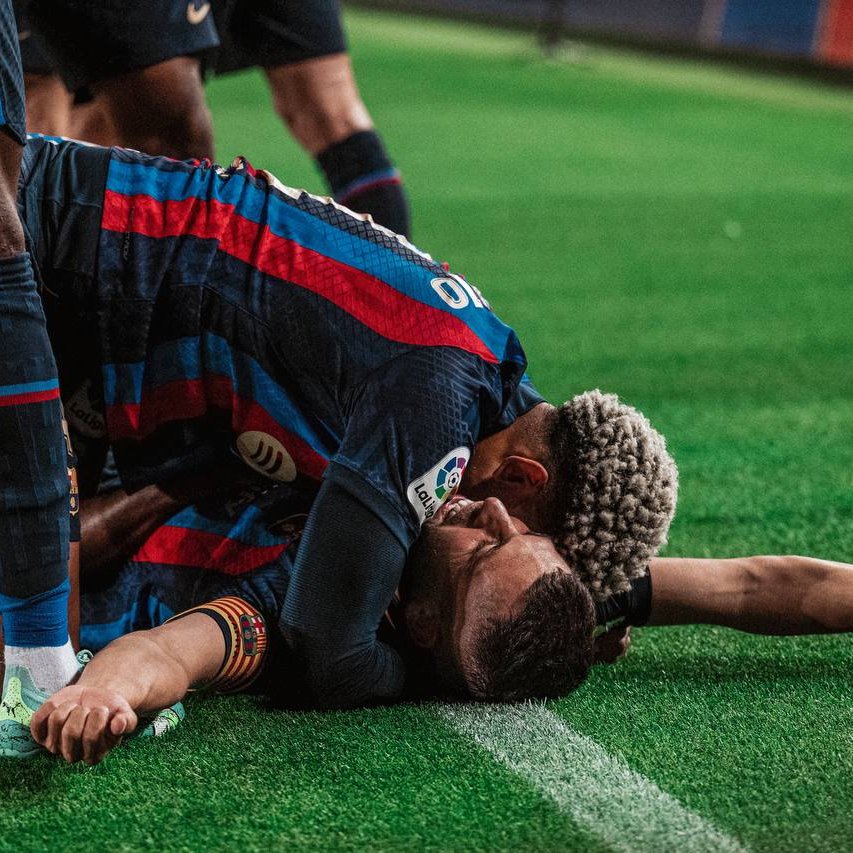 RonaldAraujo_4's tweet photo. VAMOS +3 @fcbarcelona
💪🏾🔵🔴🦍

#colosenses3_23 #todosjuntos #forçabarça https://t.co/YImXypzvut