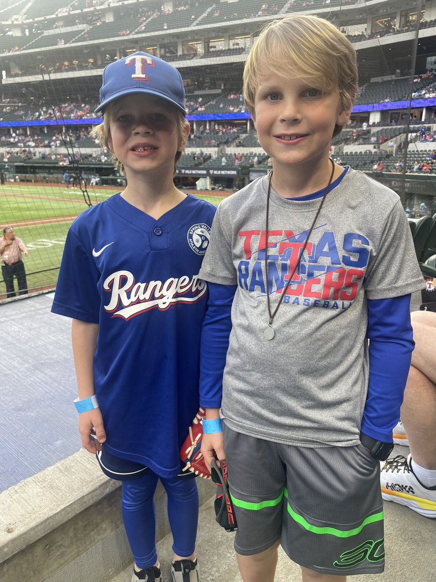 durrett's tweet image. First Ranger game!! #globelifefaces