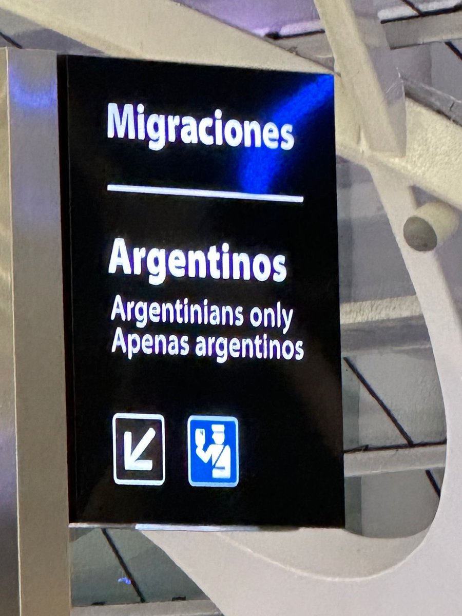 Será un fallo de GPT4????🙄🙄 Bajen ya ese cartel en EZE!!!!