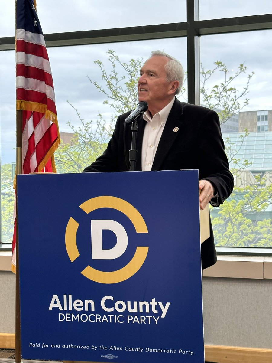 Fort Wayne Mayor Tom Henry accepts Democratic nomination after getting 78% of vote over opponent.