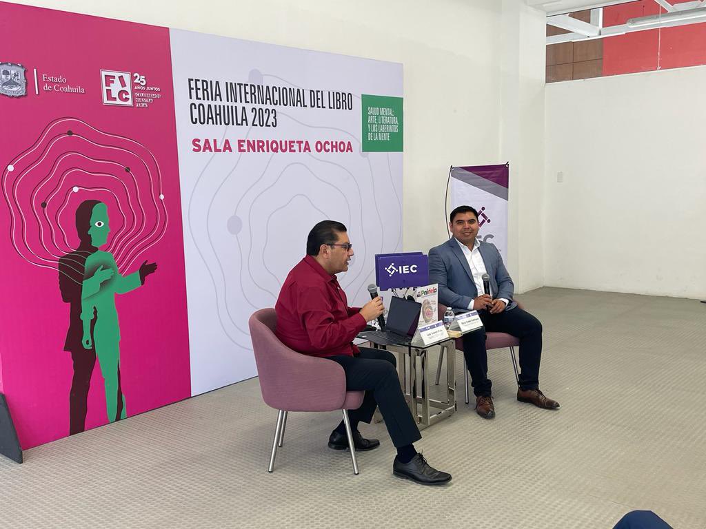 OscarDanieliec6's tweet photo. El día de hoy en compañía del consejero Luis Mota del @IEEG presentamos la Revista Paideia en la @FILCoahuila, gracias a todo el equipo del @IEC_Coahuila por su apoyo. https://t.co/XHJ8ysv6KL