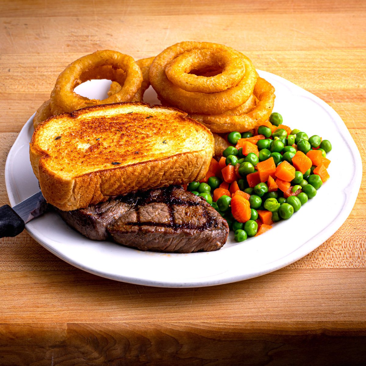 If you’re in the Tap Room or Gravity 
Lounge around lunchtime, take advantage of our Steak
Sandwich Special. 🥩 This special is available daily 
until 3:00pm in both the Gravity Lounge and Tap Room
Bar + Brewery.