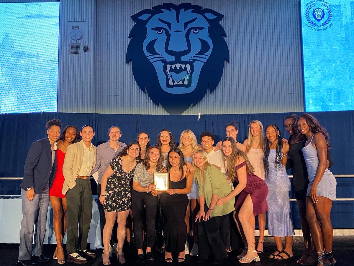 CULionsWBB's tweet photo. Rounding out the night with the Paul E. Fernandes Community Service Award 🗽🙏 Honored to be so highly recognized tonight! 💙🦁
#RoarLionRoar // #VarsityC // #EDGE https://t.co/8N98ek1UWc