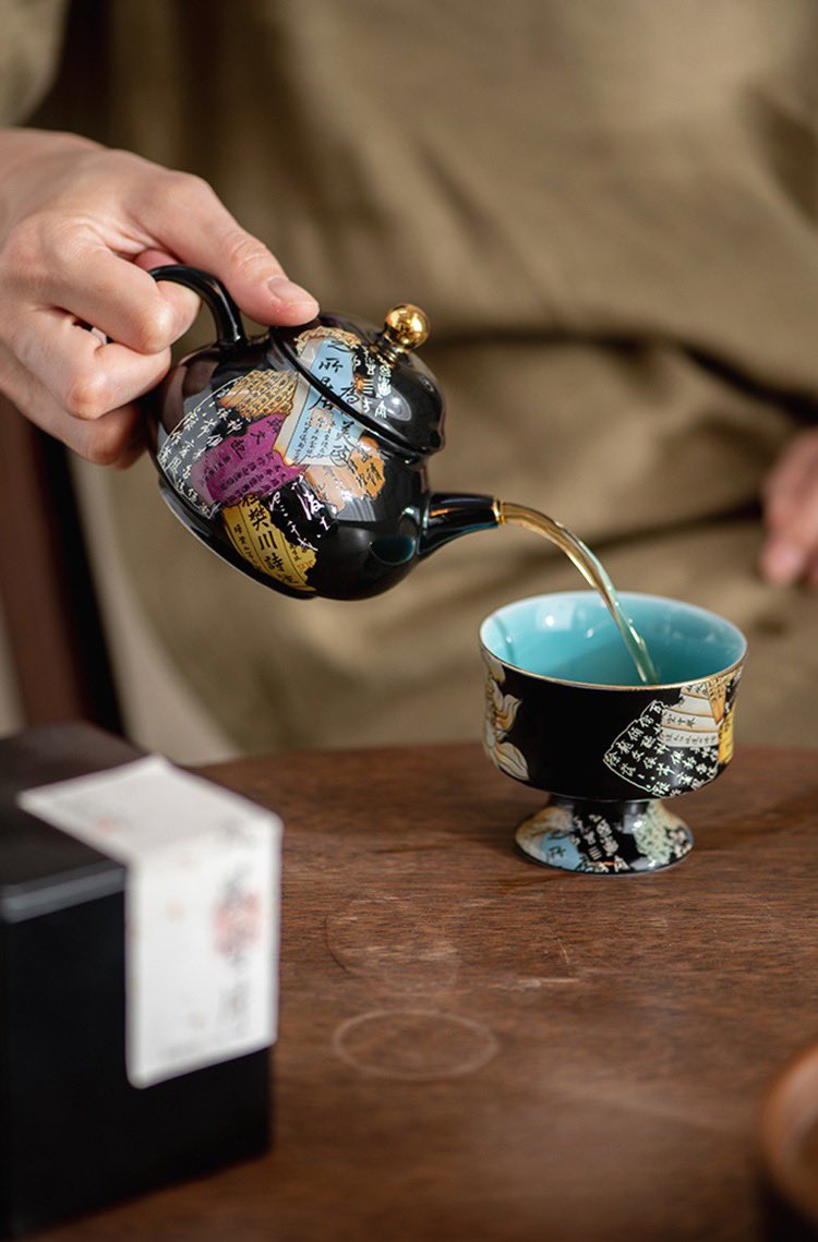 morimatea's tweet photo. Tea, the small moments that bring us together.
.
.
.
#tearoom #teapotcollector #teapot #teacups #cuppatea #handpainted #handicraft #lightaesthetic #bapo #classics #rich #auspicious #wishful #readingaddict #booklover #tealover #tealife #teaclub #teablogger #enjoymoment #morimatea https://t.co/XMJe4ezdXm