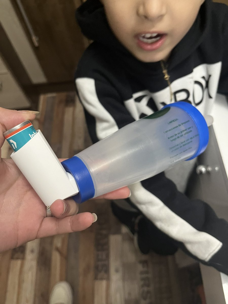 mi hermano tiene un vaper re cheto