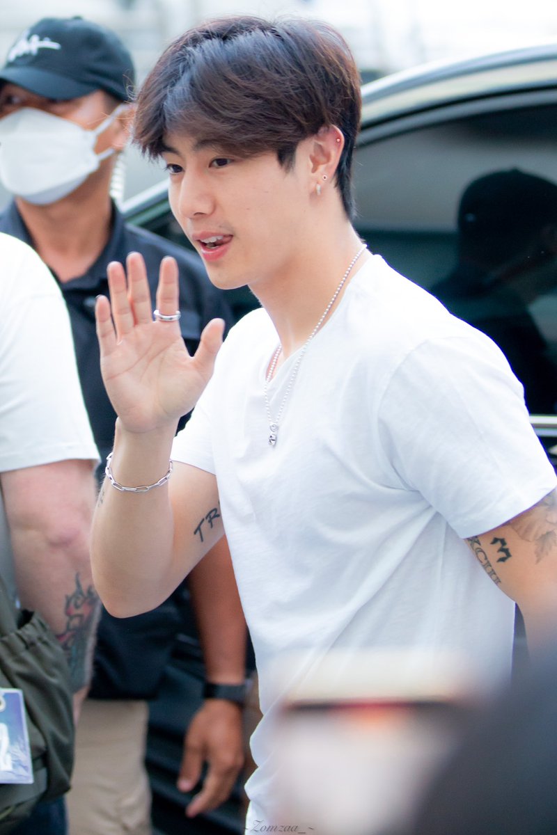 chakung's tweet photo. ทักทายยามเช้ากับพิมาร์ค หล่อมากกกกกกก 🥰💚 @marktuan 

#เรื่องเล่าเช้านี้Xmarktuan 
#MarkTuan #MarkTuanAsiatour2023 #WelcomeMarkTuanToThailand https://t.co/comOuo3L7x