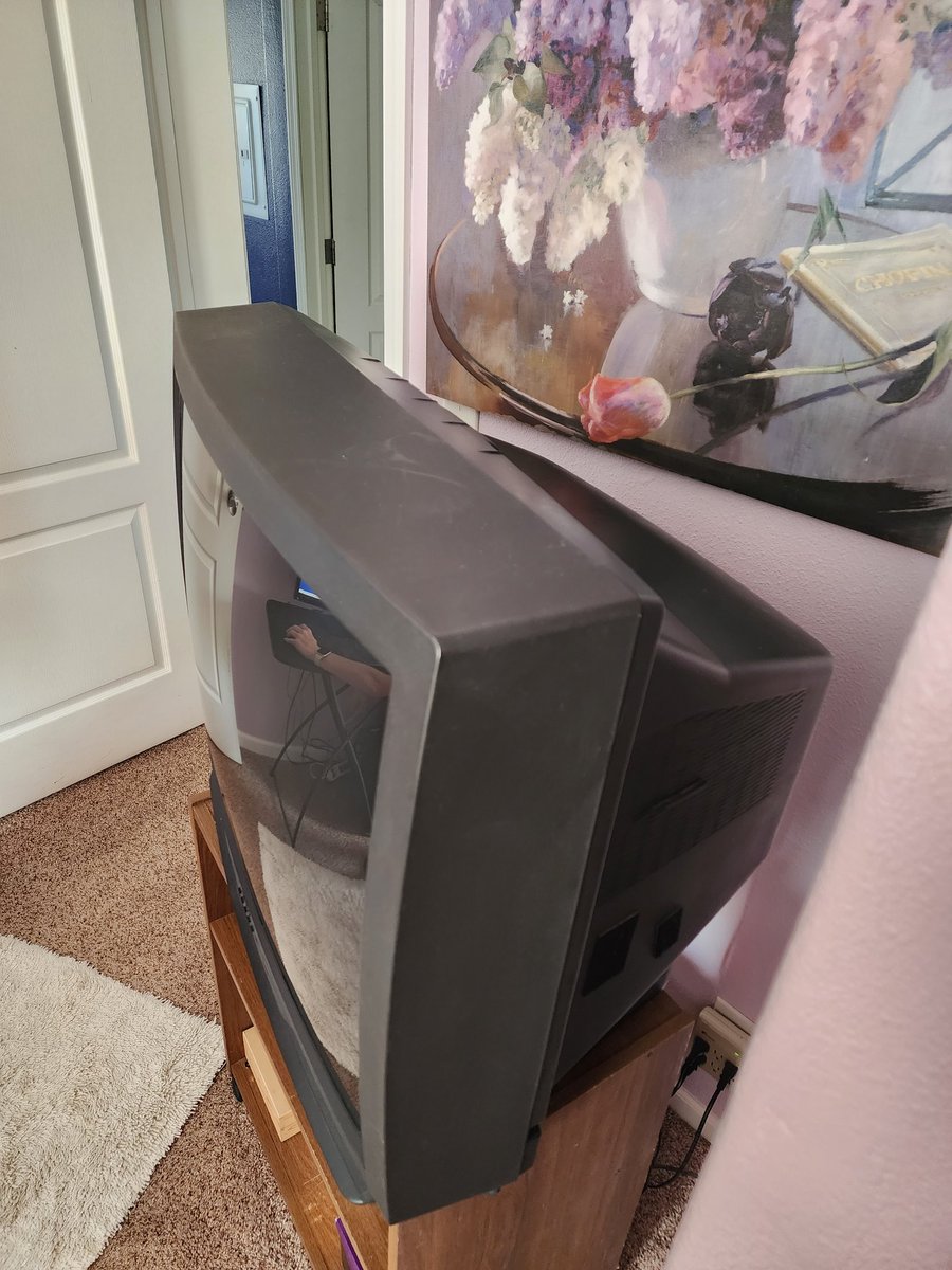 ausgrafar's tweet image. If this ever broke down, I could kick this thing with the power of 1000 nuclear missiles. Instant fix! We need more tech like this. Bring it back.

 Also, the static gave me super powers.